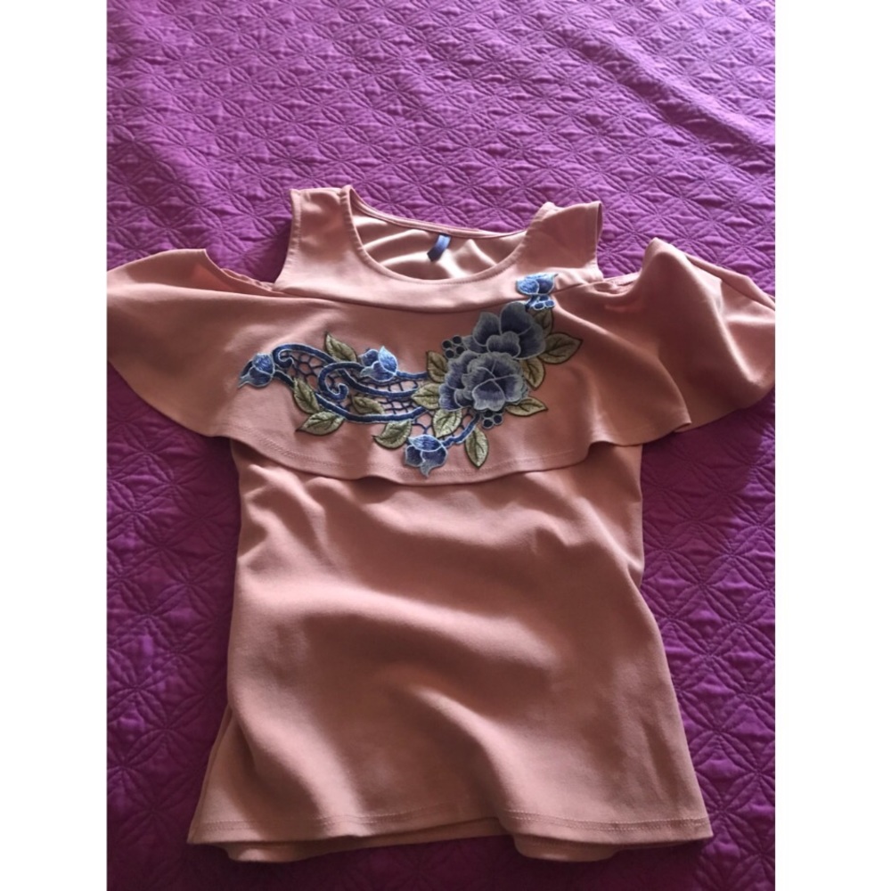 Off shoulder shirt fashion q